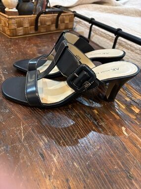 Anne Klein navy slip on heel